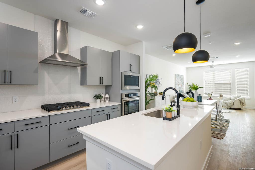 Photo of 719 E Locust 2104 #2104, San Antonio, TX 78212 (MLS # 1992628)