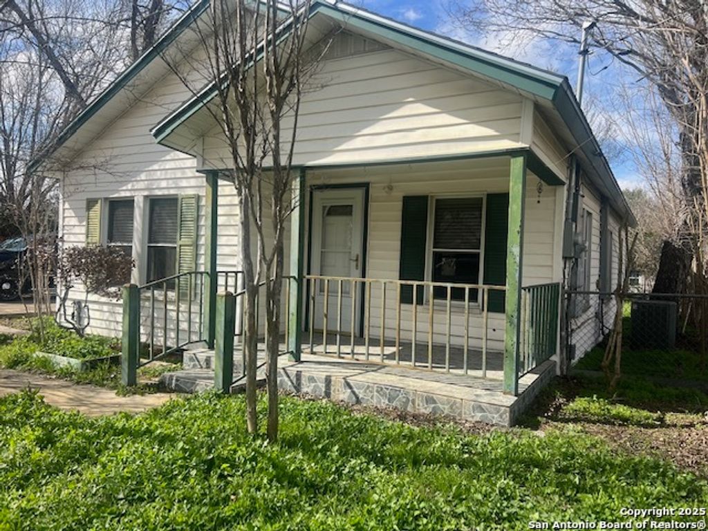 Photo of 1117 Standish, Floresville, TX 78114 (MLS # 1920257)