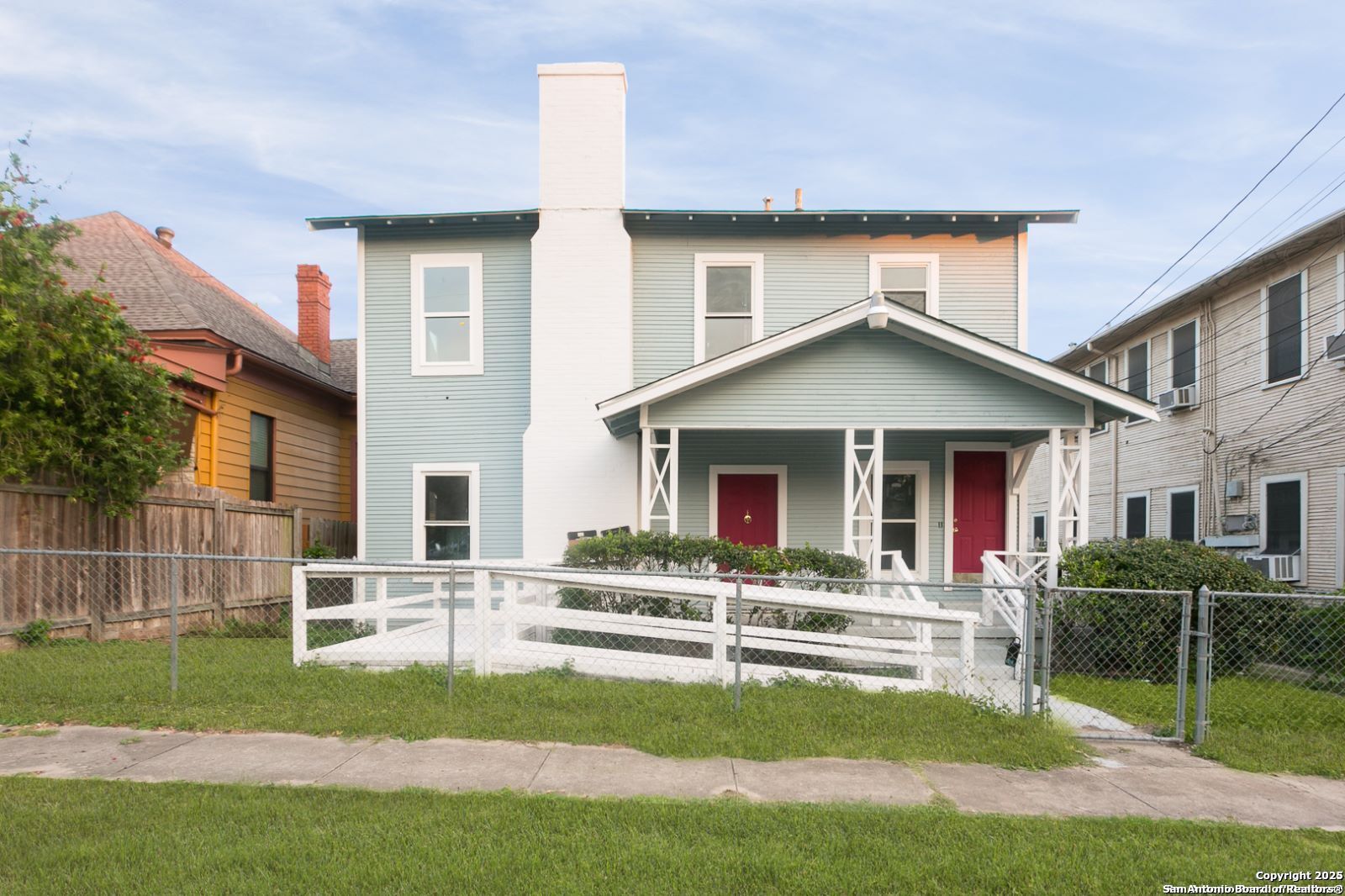 616 W Craig Pl