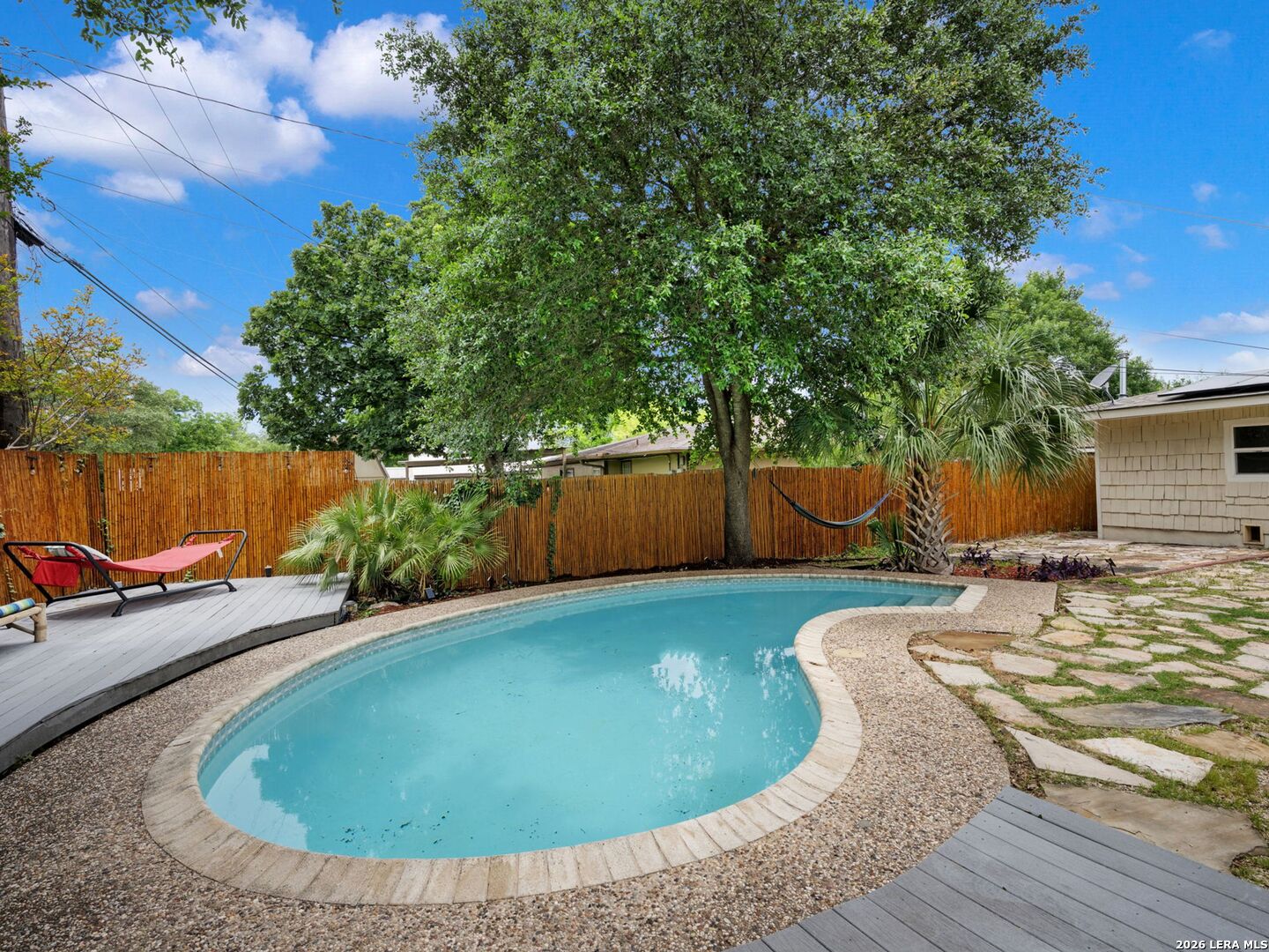 542 BRIGHTWOOD PL