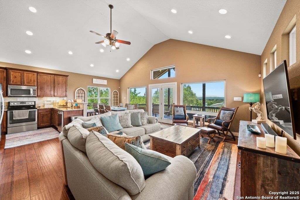 Photo of 617 Lake Island, Canyon Lake, TX 78133 (MLS # 1884784)