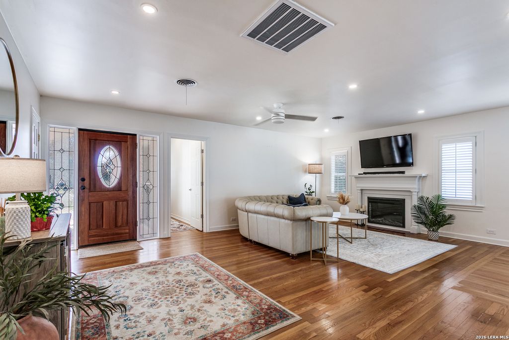 Photo of 325 Canterbury Hill, Terrell Hills, TX 78209 (MLS # 1937520)