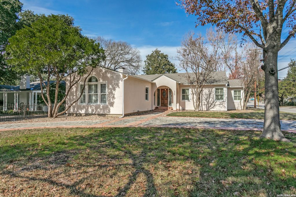 Photo of 325 Canterbury Hill, Terrell Hills, TX 78209 (MLS # 1937520)