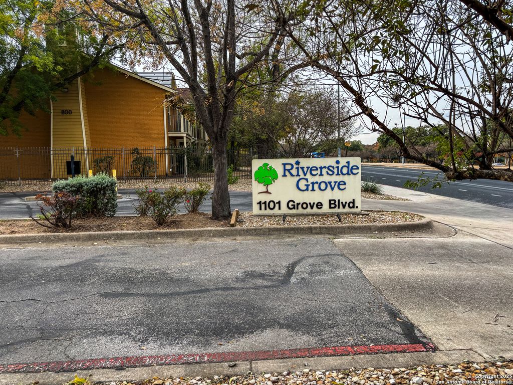 Photo of 1101 Grove Blvd 206 #206, Austin, TX 78741 (MLS # 1929784)