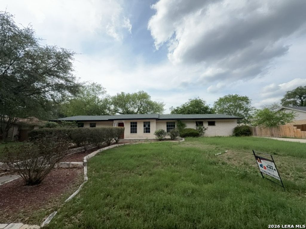 Photo of 202 SHALIMAR DR, Castle Hills, TX 78213 (MLS # 1960877)