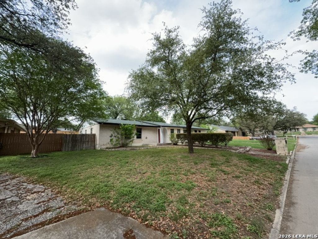Photo of 202 SHALIMAR DR, Castle Hills, TX 78213 (MLS # 1960877)