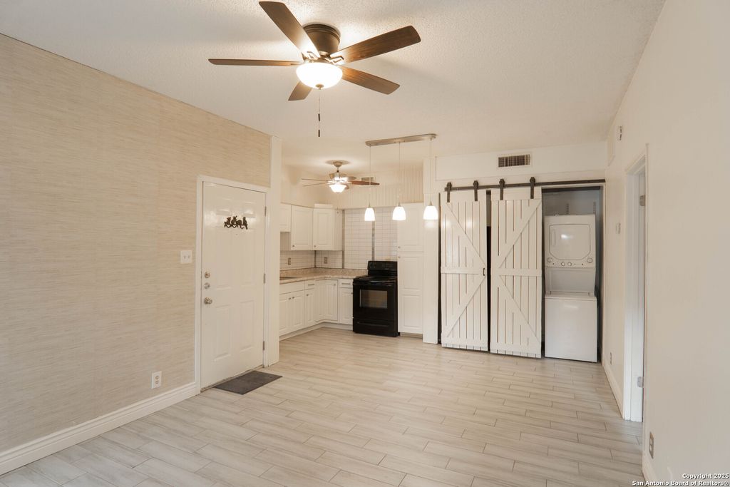 Photo of 8655 Datapoint Dr 203B #203B, San Antonio, TX 78229 (MLS # 1867221)
