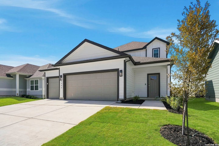Photo 1 of 35 — 1233 Sweden, Seguin, TX 78155