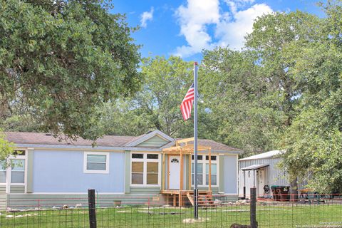 A home in Floresville