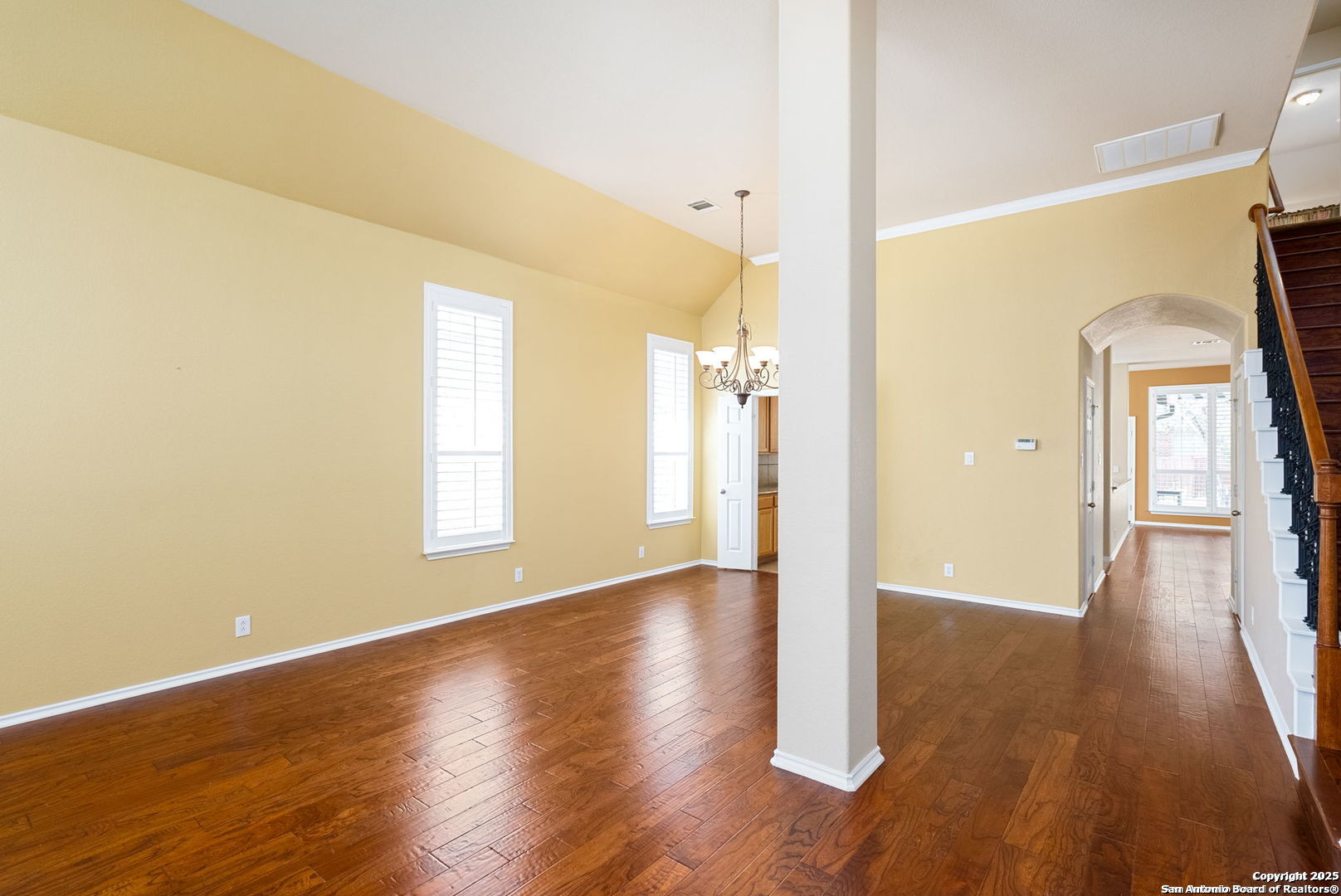 8603 Artesia Gap