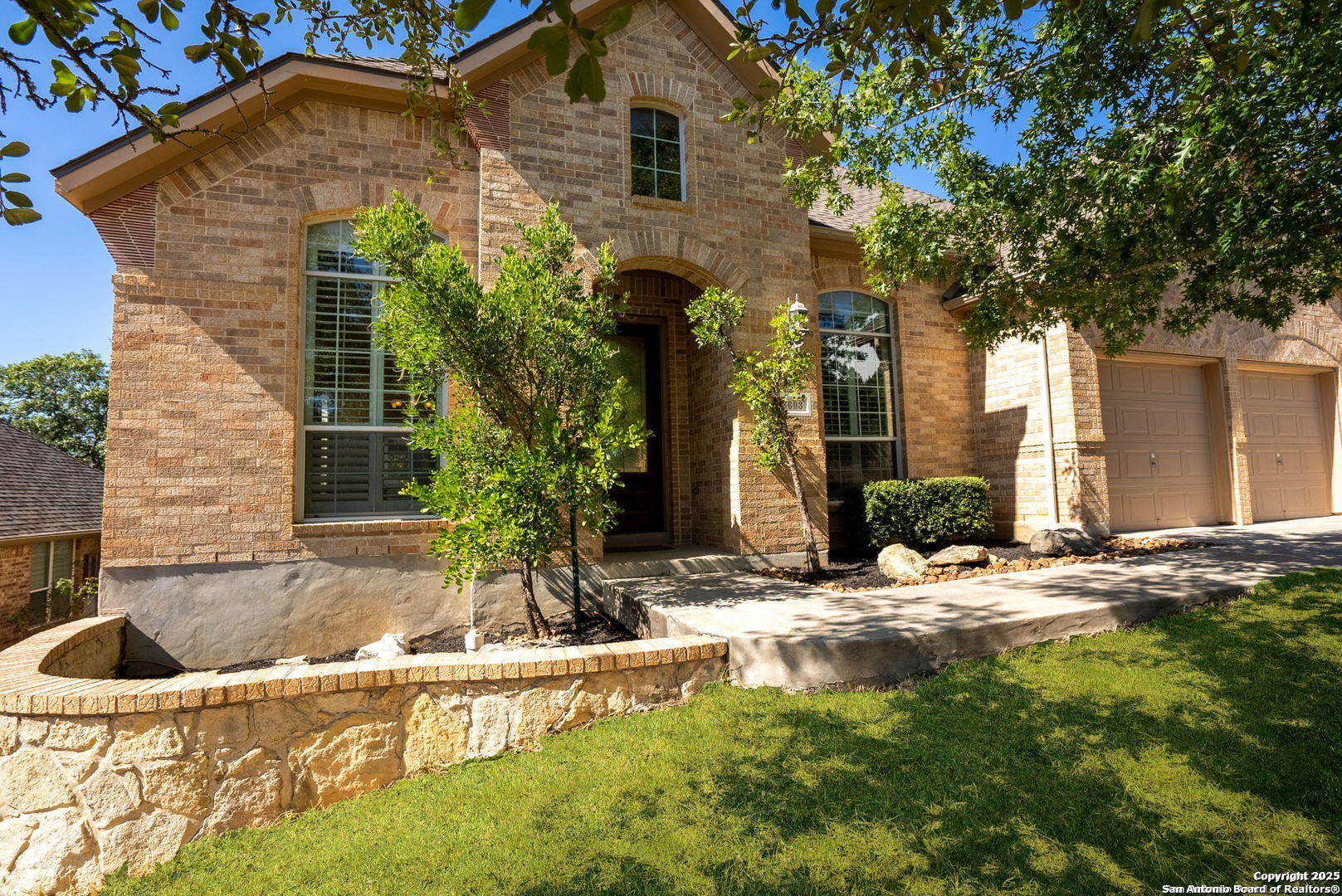 8603 Artesia Gap