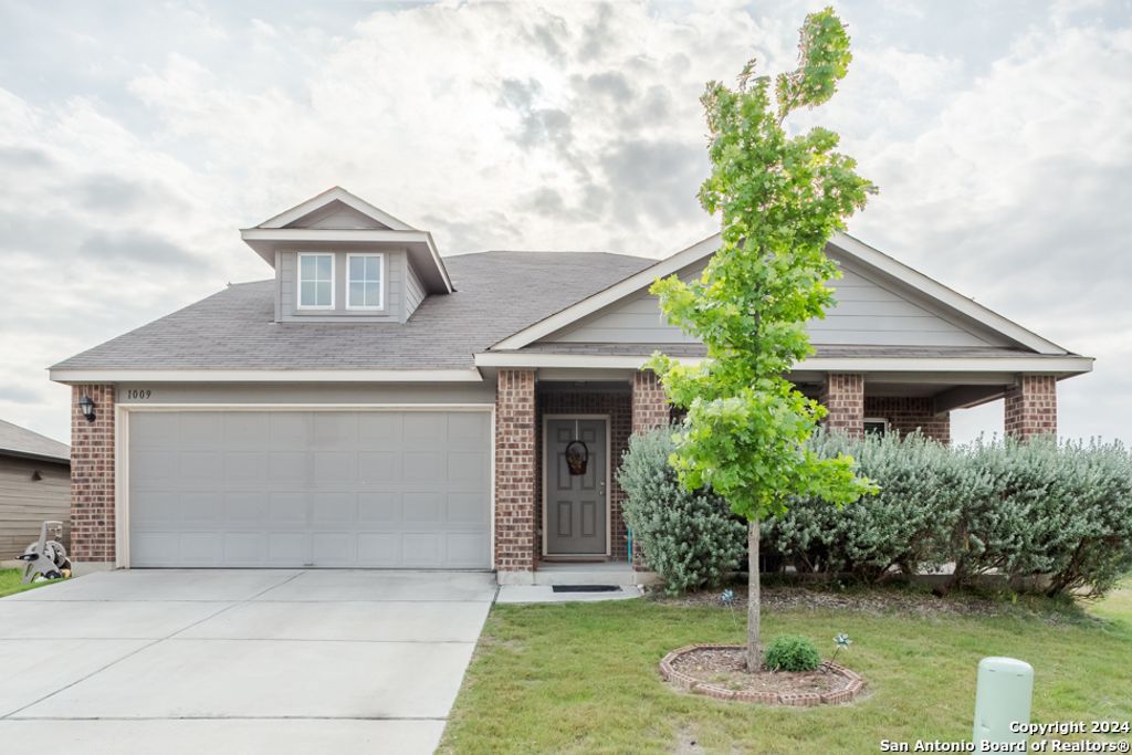 Photo of 1009 SANDWELL CT, Seguin, TX 78155 (MLS # 1972193)