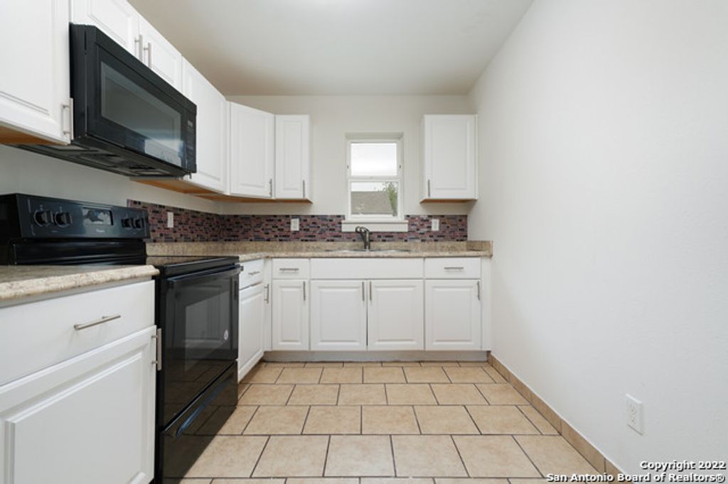 Photo of 214 Nopal St 201 #201, San Antonio, TX 78210 (MLS # 1958202)