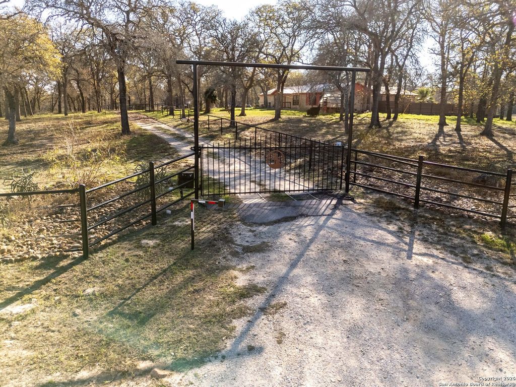 Photo of 4843 Zion Hill, Seguin, TX 78155 (MLS # 1933084)