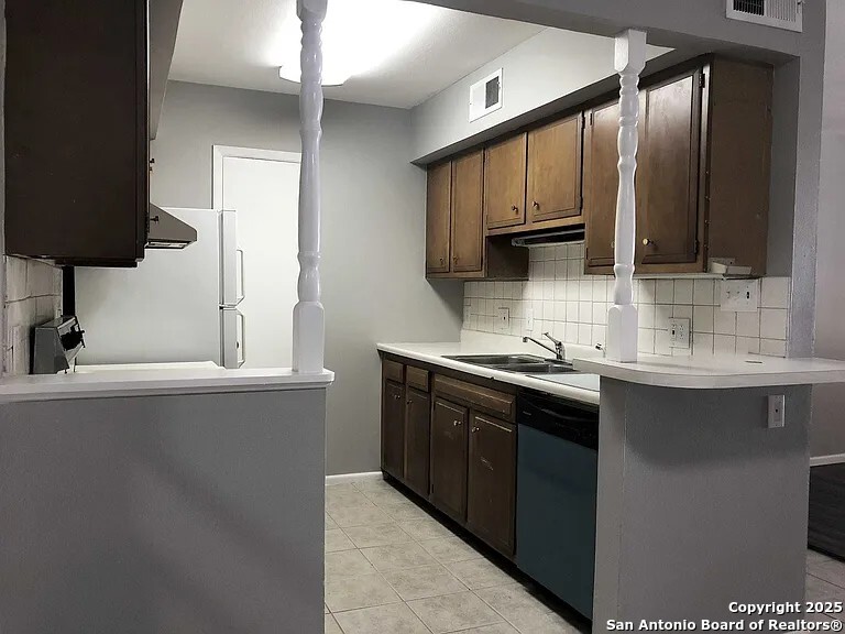 6718 Callaghan APT 3