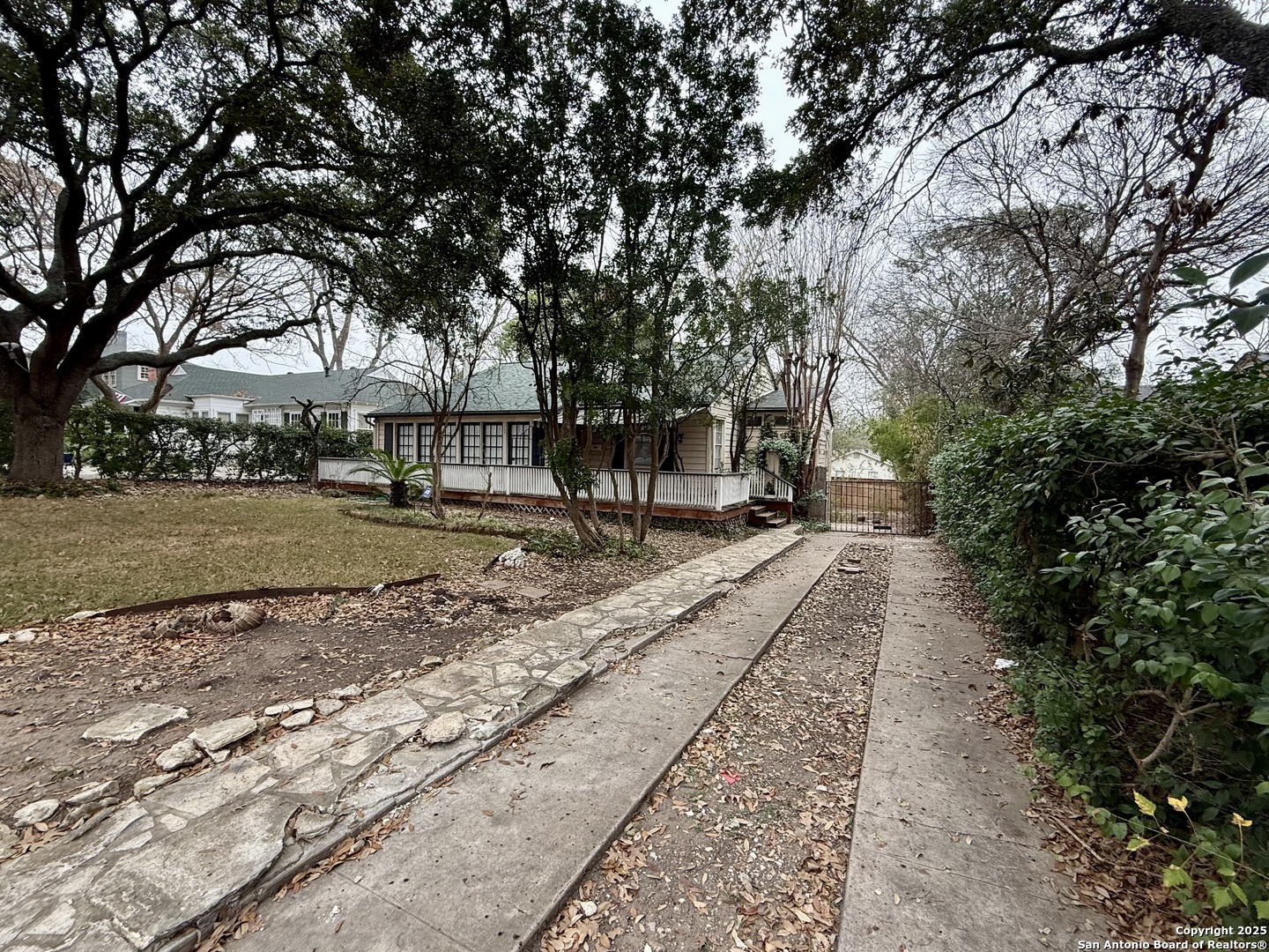 425 Canterbury Hill St.