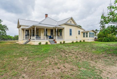 4515 STAPPER RD St Hedwig TX 78152
