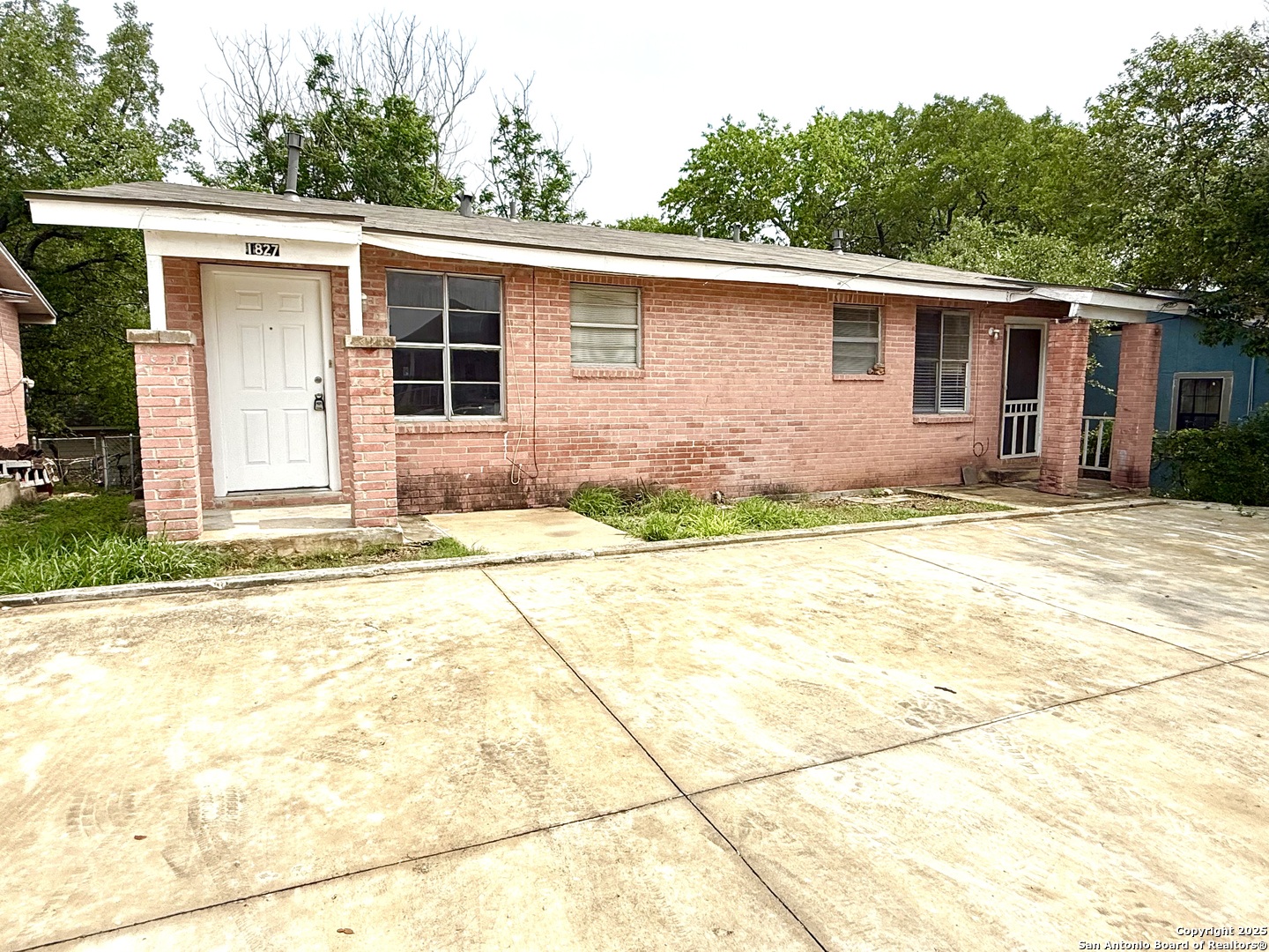 1827 Highland Blvd