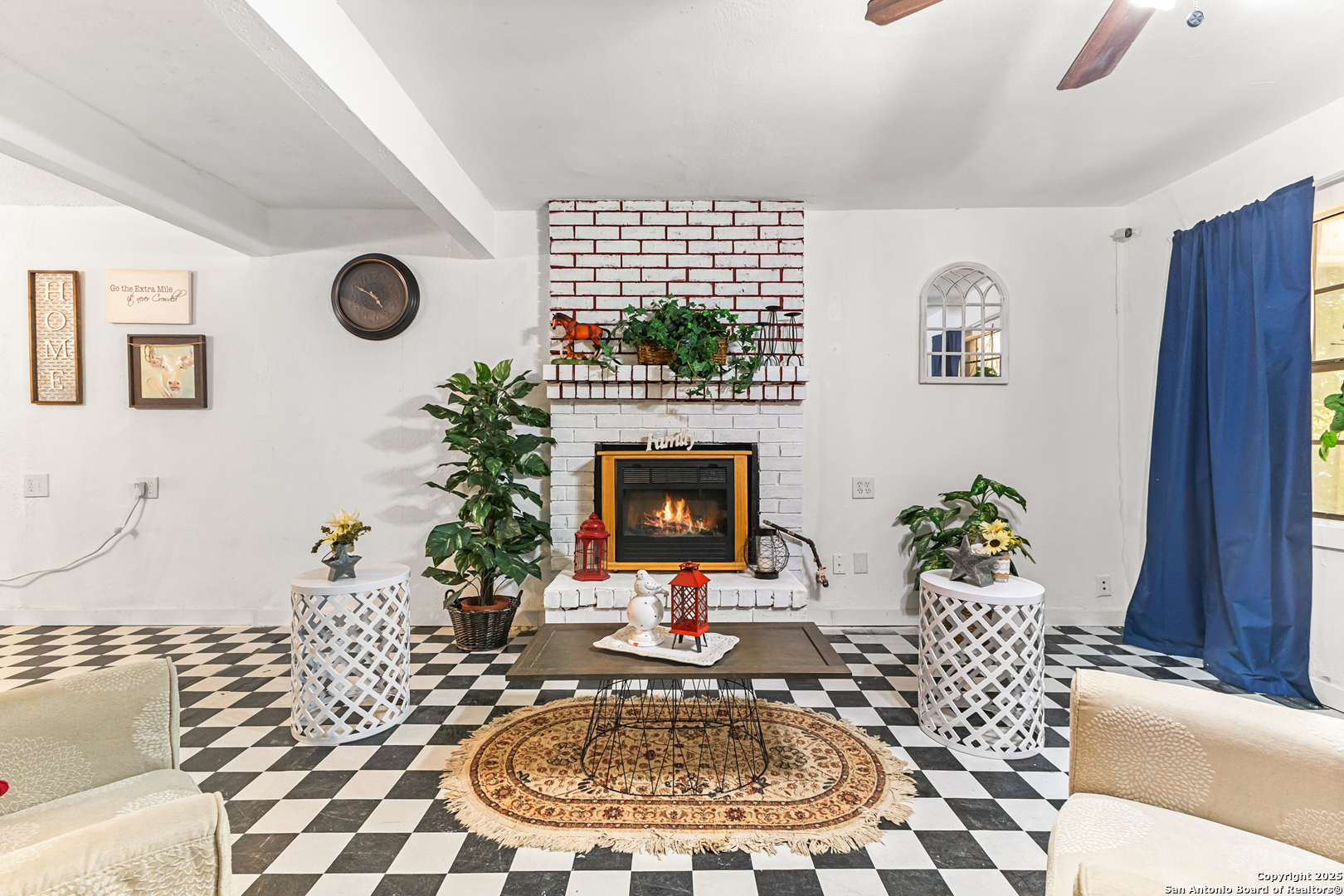 1222 W Harding