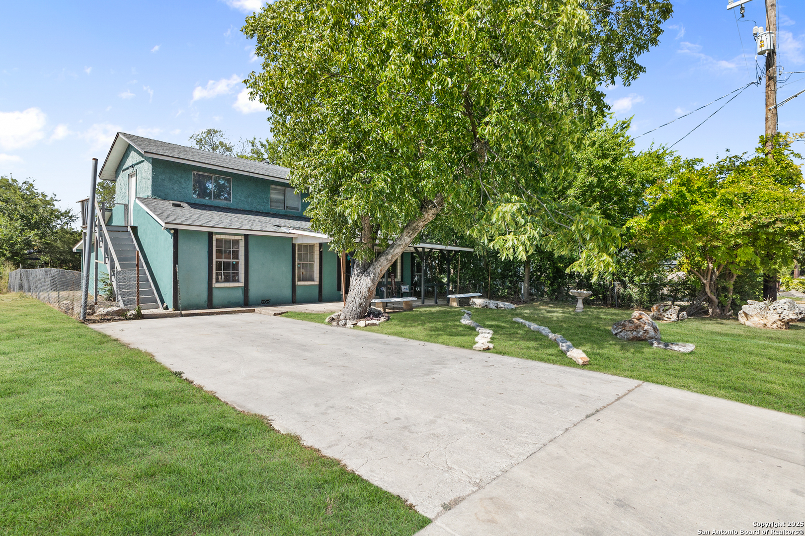 1222 W Harding