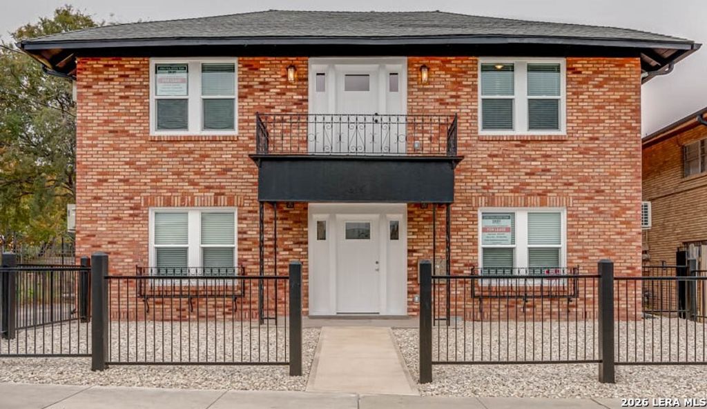 Photo of 316 W Cypress St, San Antonio, TX 78212 (MLS # 1948906)