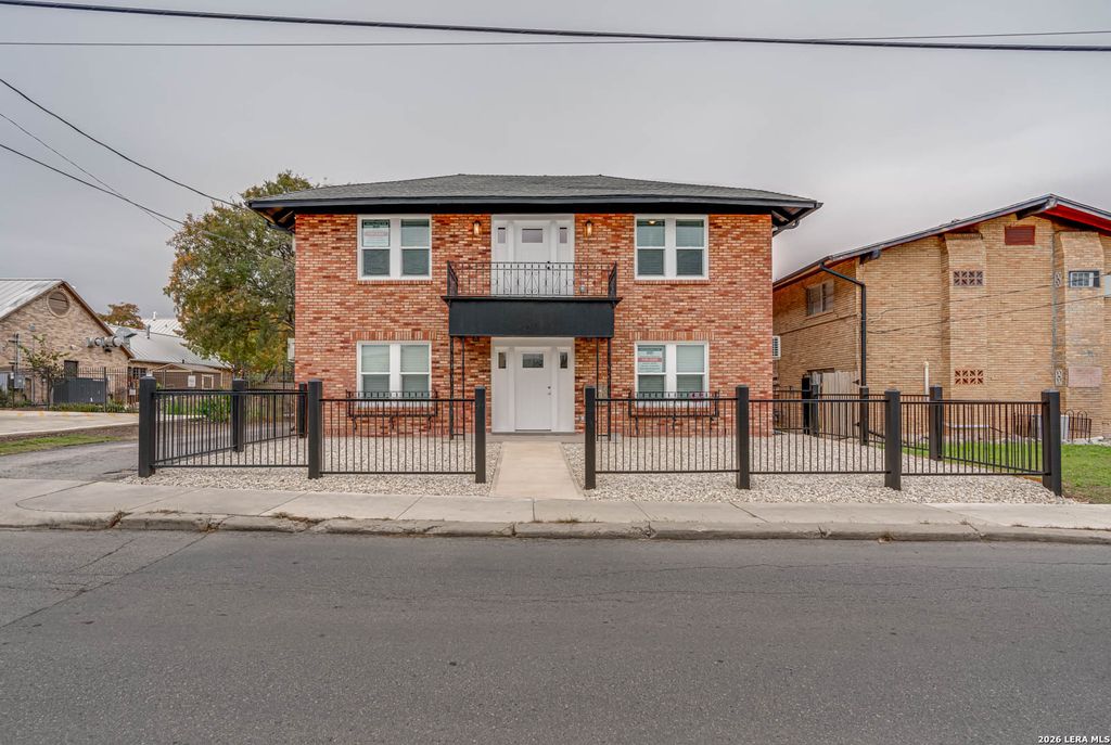 Photo of 316 W Cypress St, San Antonio, TX 78212 (MLS # 1948906)