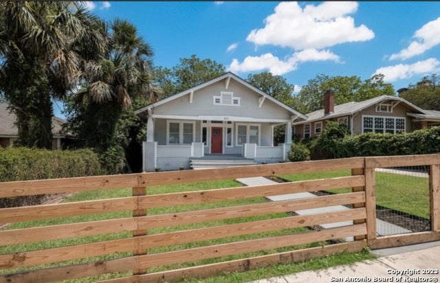 Photo of 621 Hays, San Antonio, TX 78202 (MLS # 2012112)