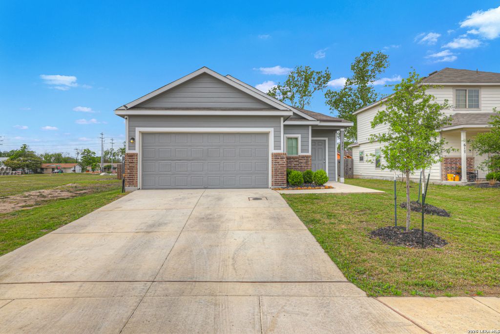 Photo of 621 Kulpa Cross, Seguin, TX 78155 (MLS # 1960694)