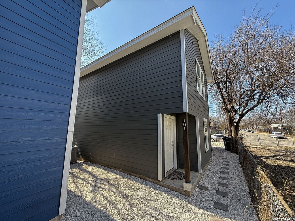 Photo of 1522 S Elmendorf, San Antonio, TX 78207 (MLS # 1933144)