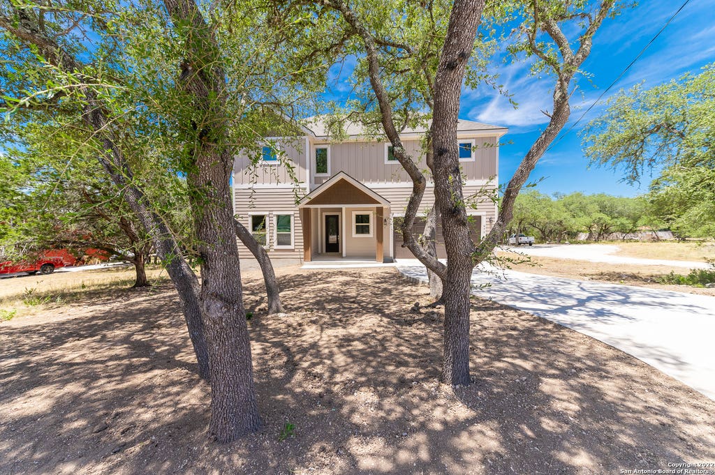 Photo of 677 CIRCLEVIEW DR, Canyon Lake, TX 78133 (MLS # 2008870)