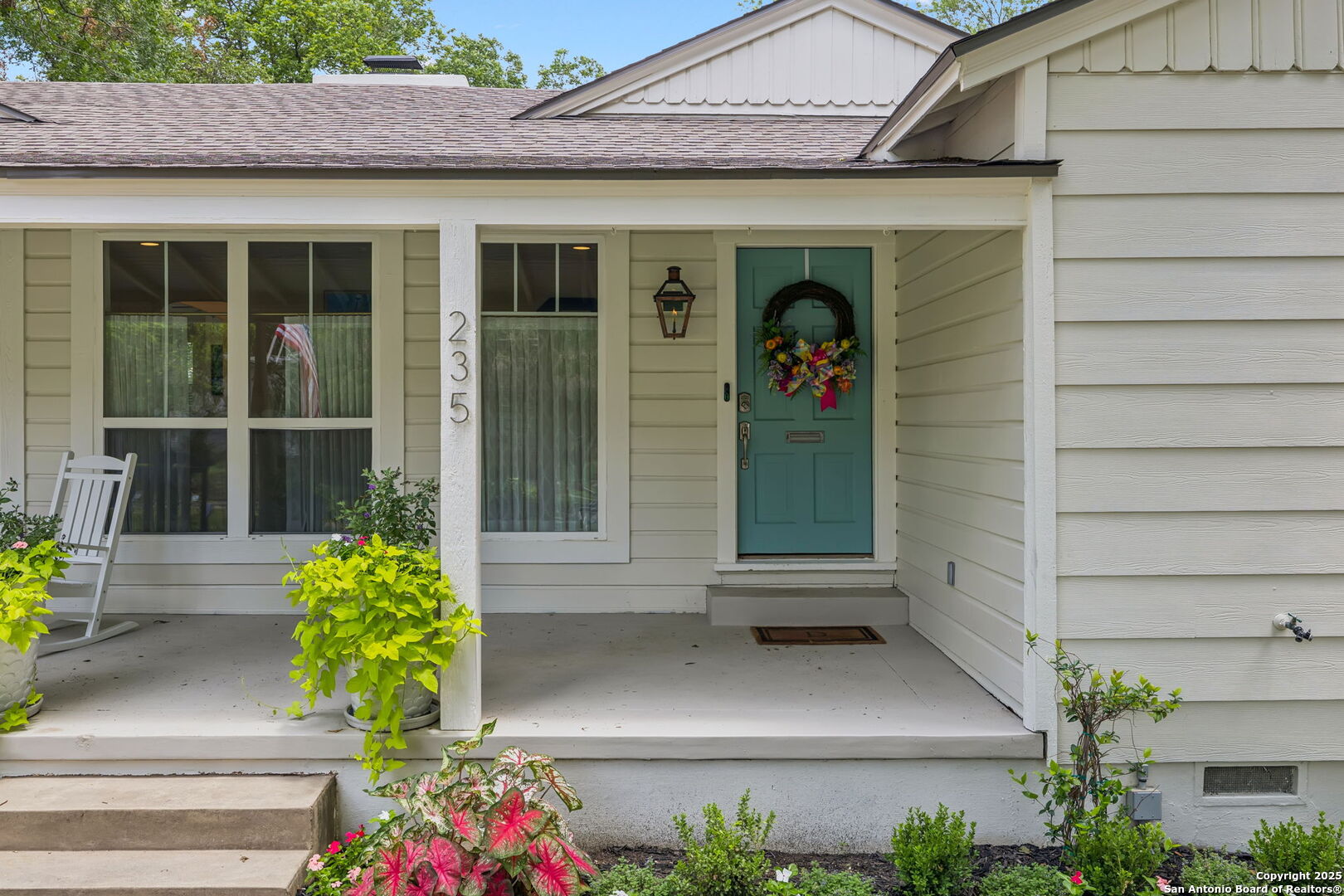 235 E Fair Oaks