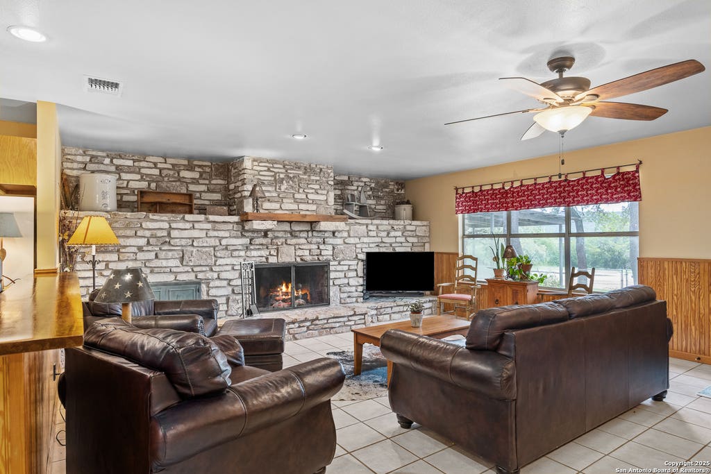 Photo of 475 Stoney Hill, Pipe Creek, TX 78063 (MLS # 1955456)