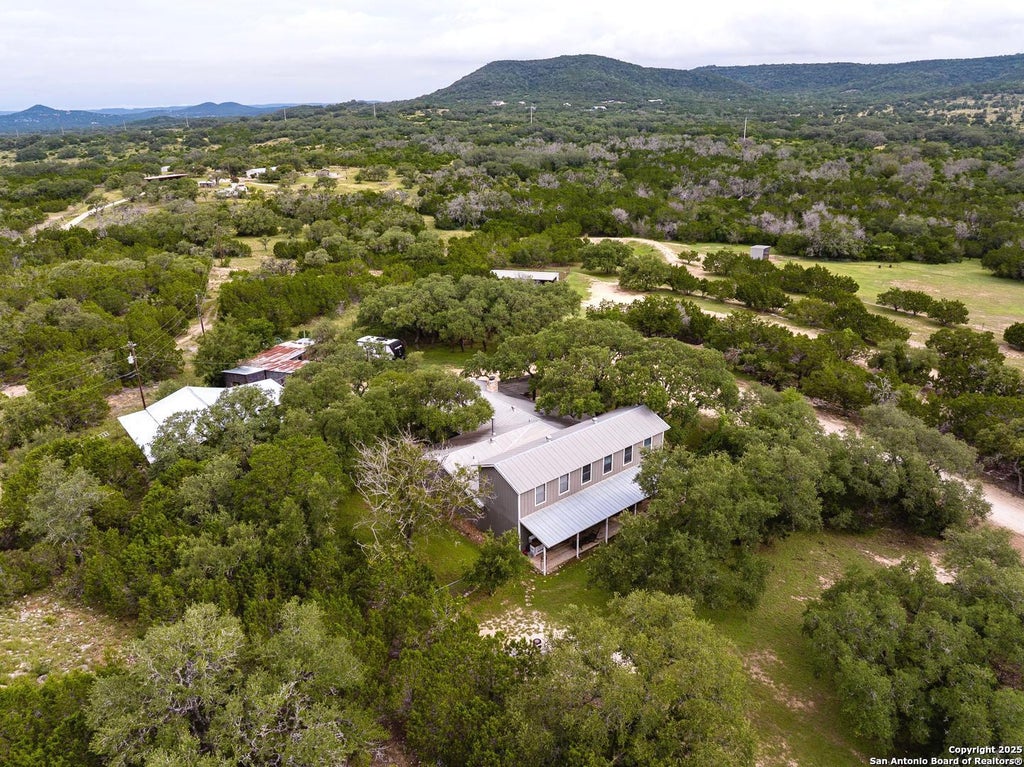 Photo of 475 Stoney Hill, Pipe Creek, TX 78063 (MLS # 1955456)