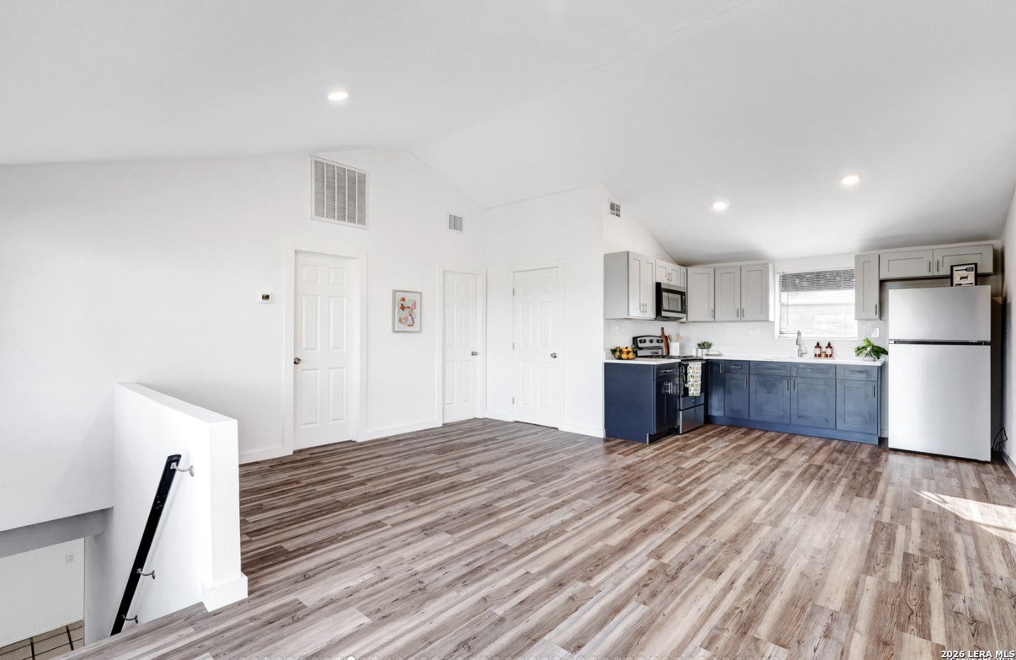 1122 OAKRIDGE LN