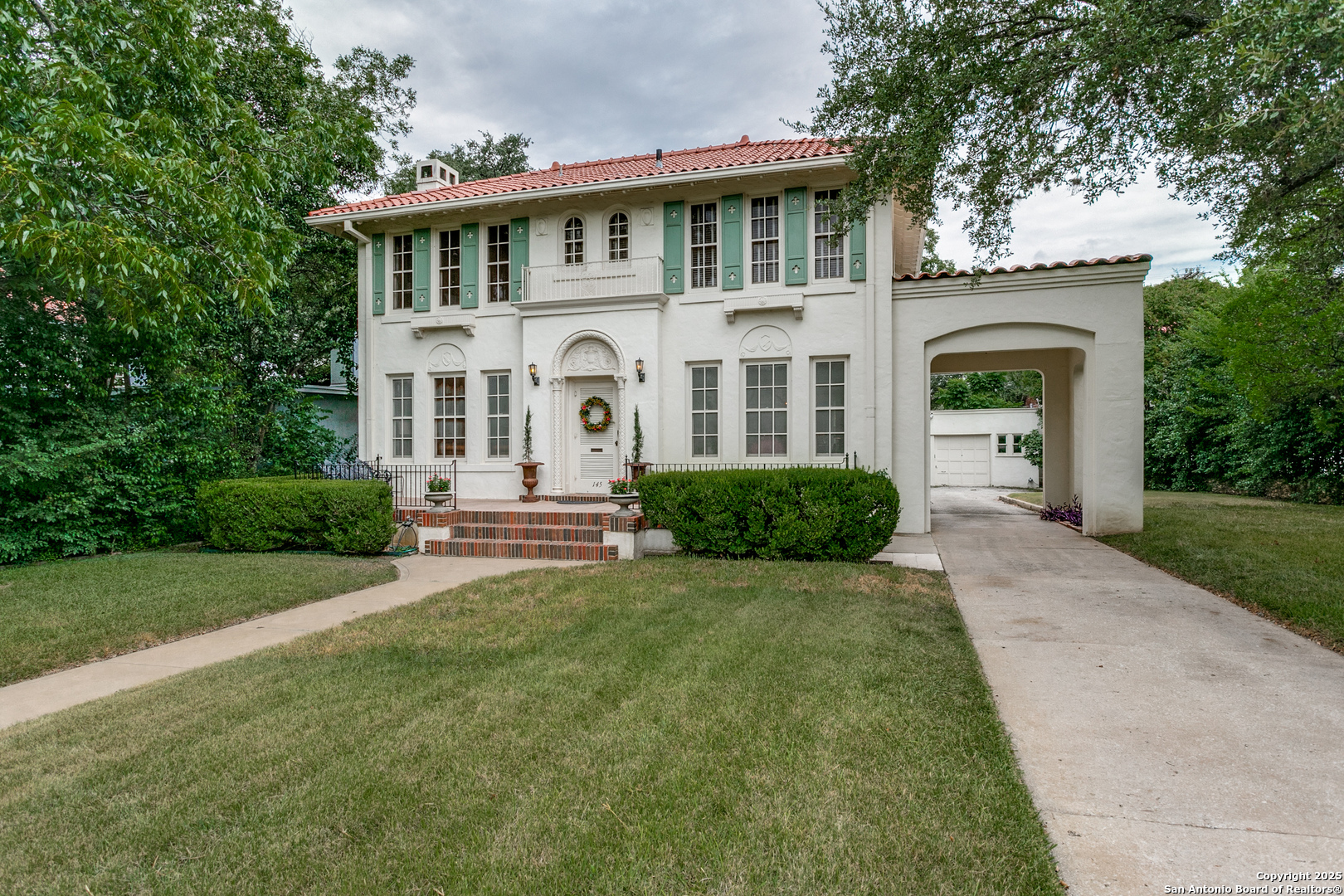 145 E Elsmere