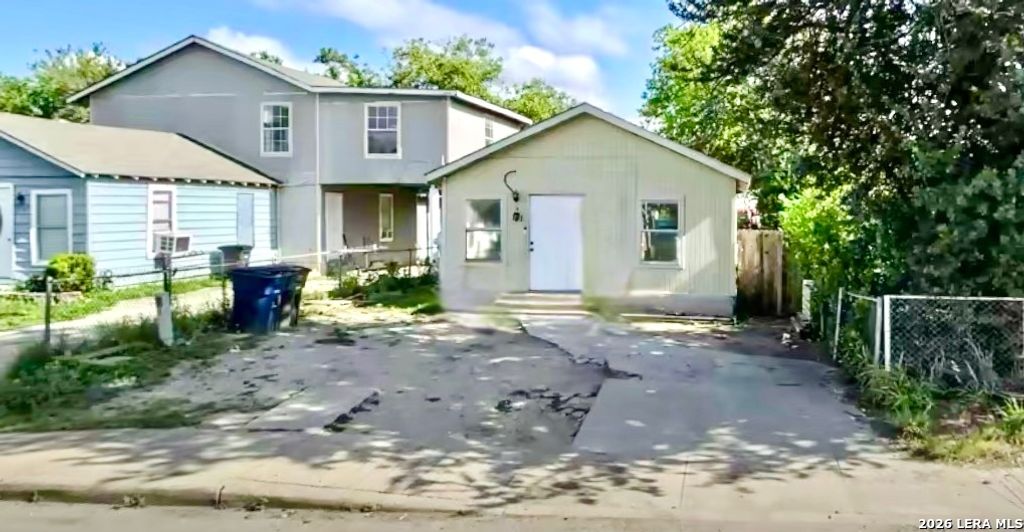 Photo of 121 W Mitchell, San Antonio, TX 78204 (MLS # 1954842)