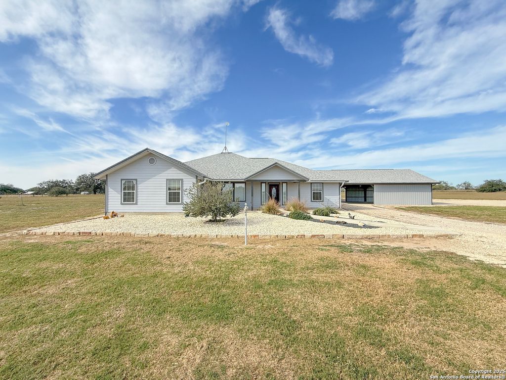 Photo of 1185 County Road 7718, Devine, TX 78016 (MLS # 1869839)