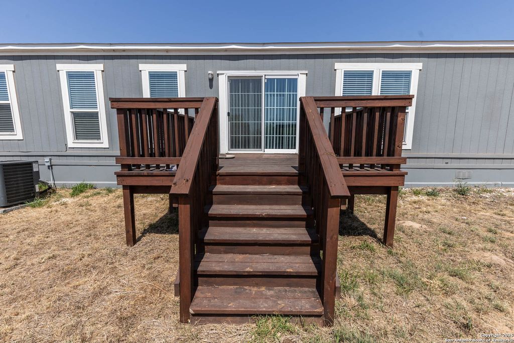 Photo of 181 Viridian View, Pleasanton, TX 78064 (MLS # 1933508)