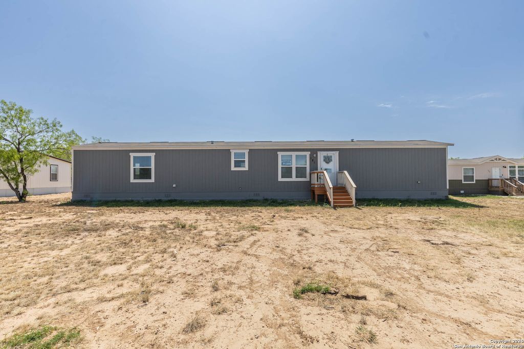 Photo of 181 Viridian View, Pleasanton, TX 78064 (MLS # 1933508)