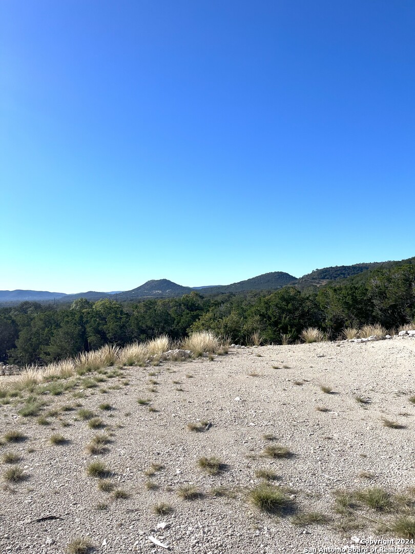 2763 E ranch road 337
