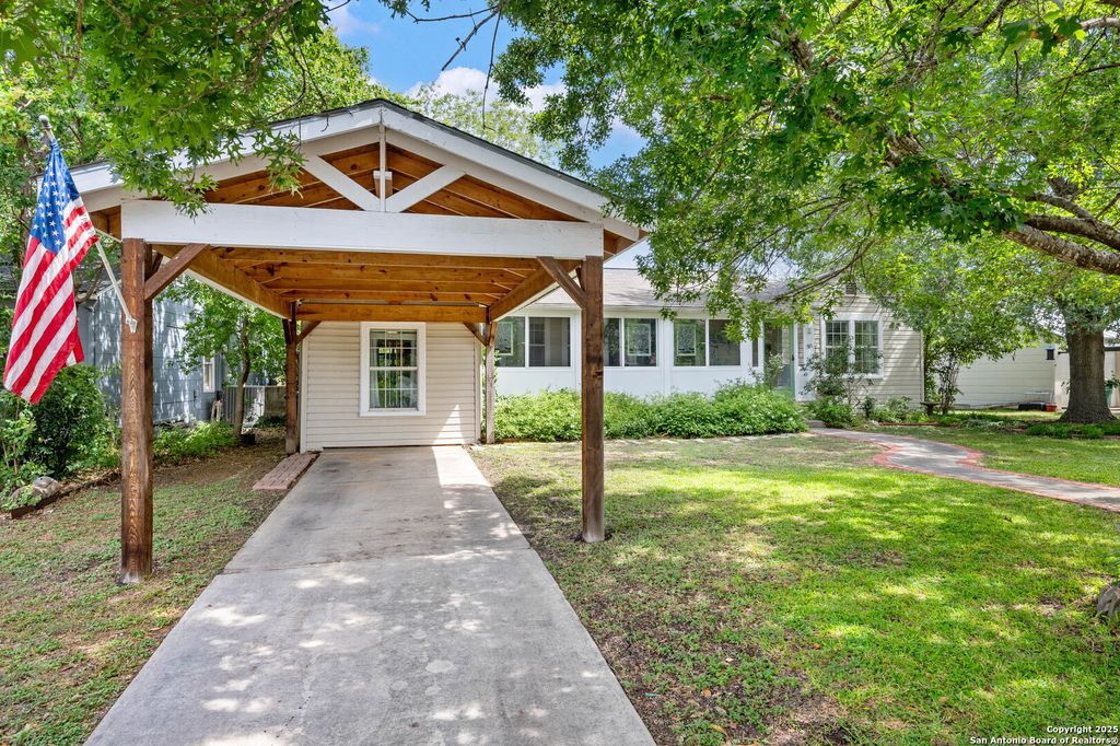 Photo of 131 Larchmont, San Antonio, TX 78209 (MLS # 1886187)