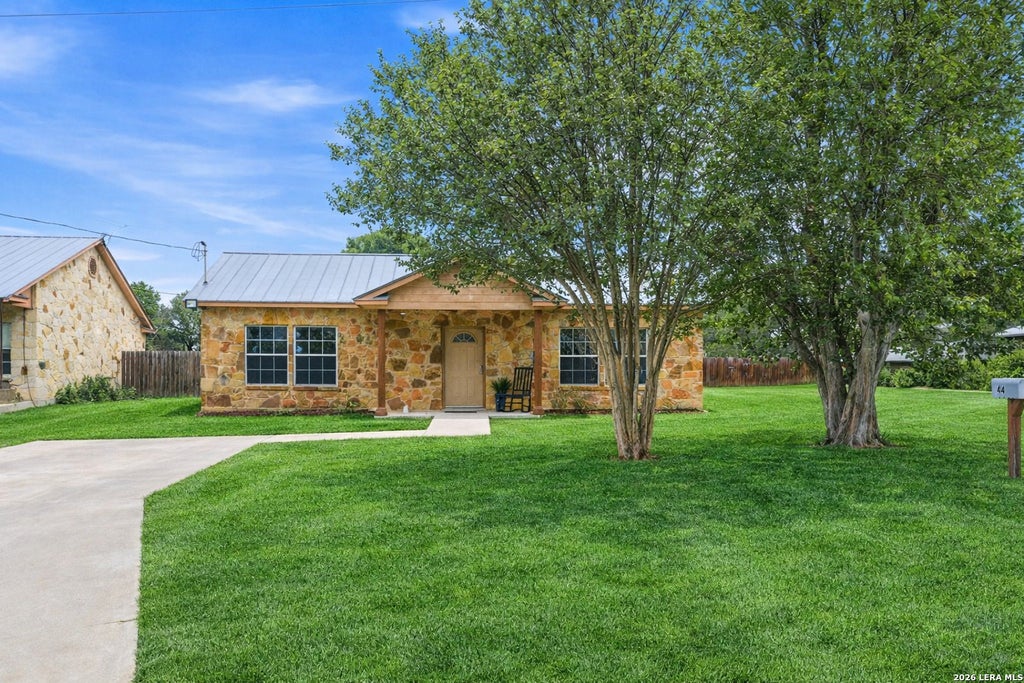 Photo of 414 Harl St, Pleasanton, TX 78064 (MLS # 1965124)