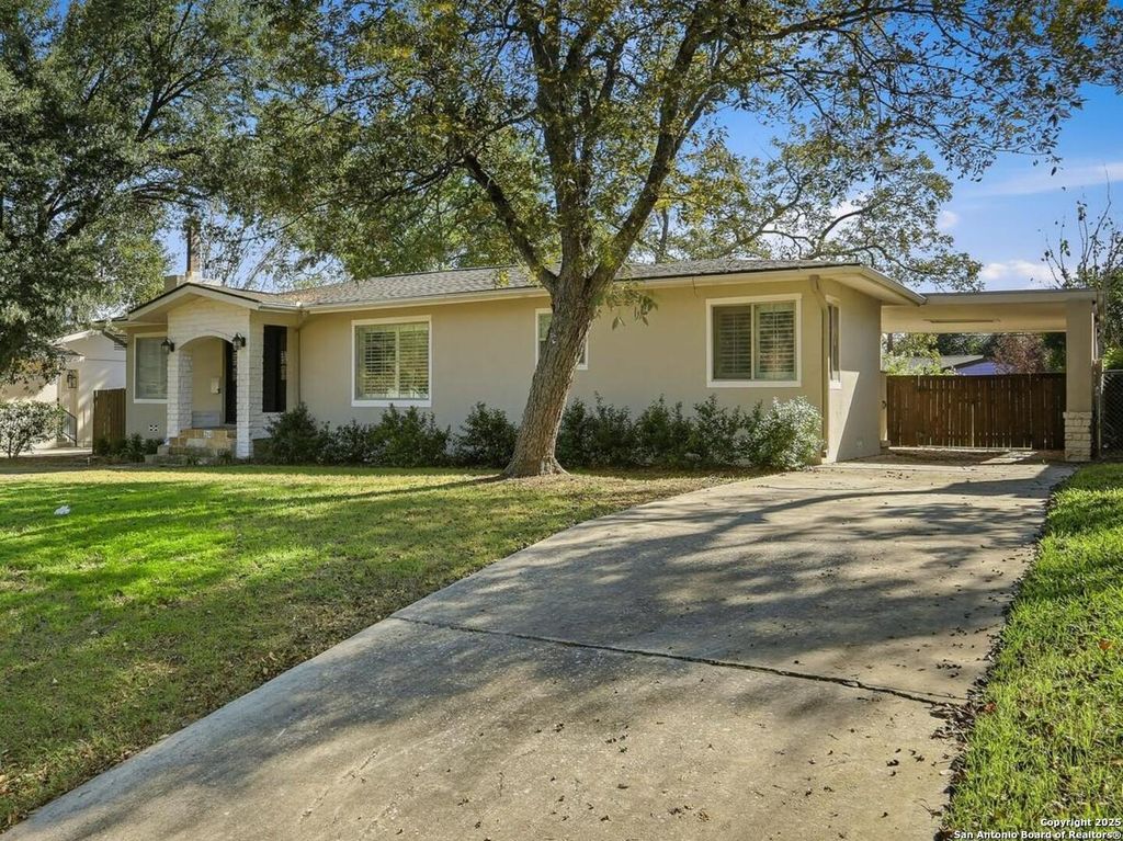 Photo of 214 Robinhood Pl., San Antonio, TX 78209 (MLS # 1926442)