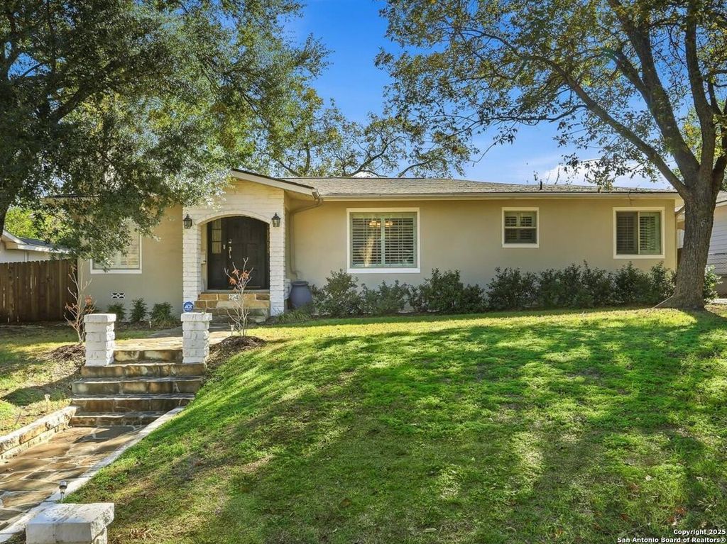 Photo of 214 Robinhood Pl., San Antonio, TX 78209 (MLS # 1926442)