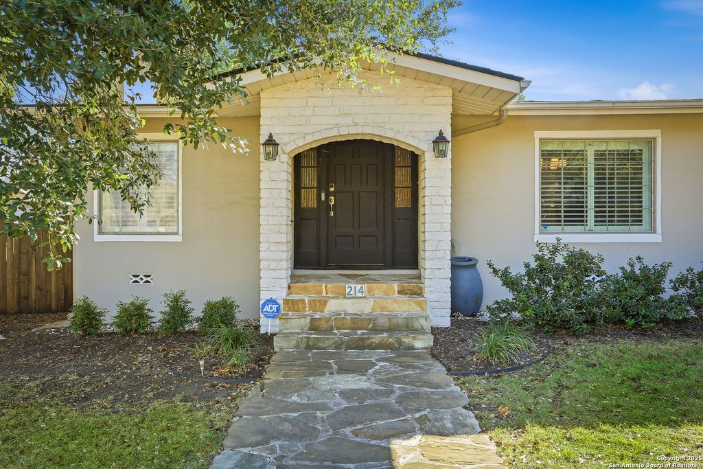 Photo of 214 Robinhood Pl., San Antonio, TX 78209 (MLS # 1926442)