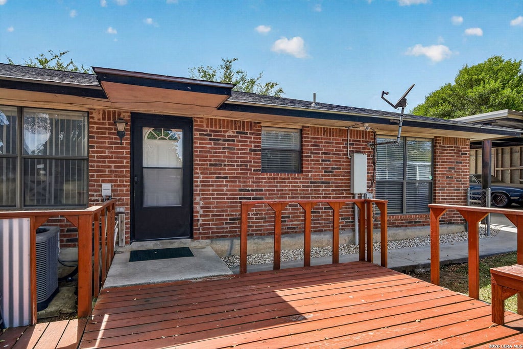 Photo of 325 WENDY LN, Seguin, TX 78155 (MLS # 2010139)