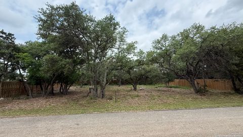 2915 Lakeshore Canyon Lake TX 78133