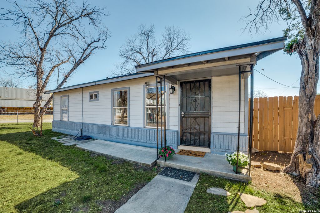 Photo of 806 Ceralvo, San Antonio, TX 78207 (MLS # 1946092)