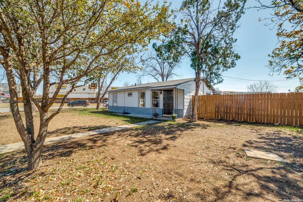 Photo of 806 Ceralvo, San Antonio, TX 78207 (MLS # 1946092)