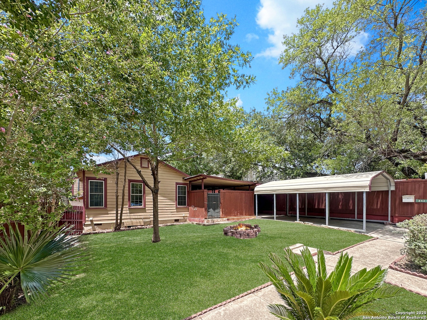 547 Queen Anne Ct